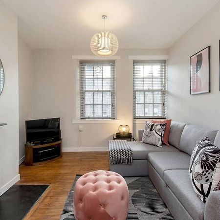 Altido Unique & Stylish Grassmarket Apt - Close To Castle Edimburgo Esterno foto
