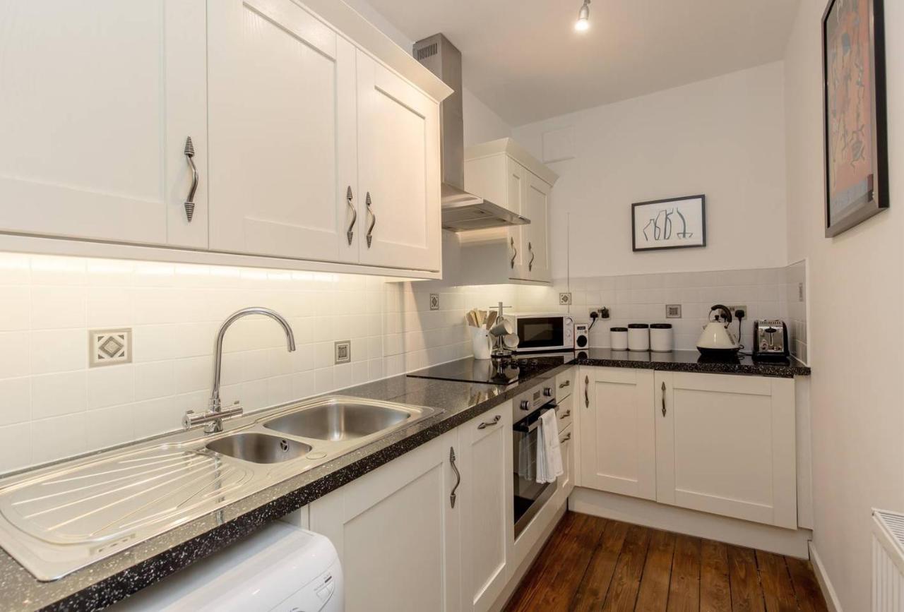 Altido Unique & Stylish Grassmarket Apt - Close To Castle Edimburgo Esterno foto