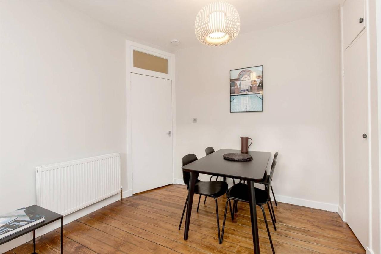 Altido Unique & Stylish Grassmarket Apt - Close To Castle Edimburgo Esterno foto