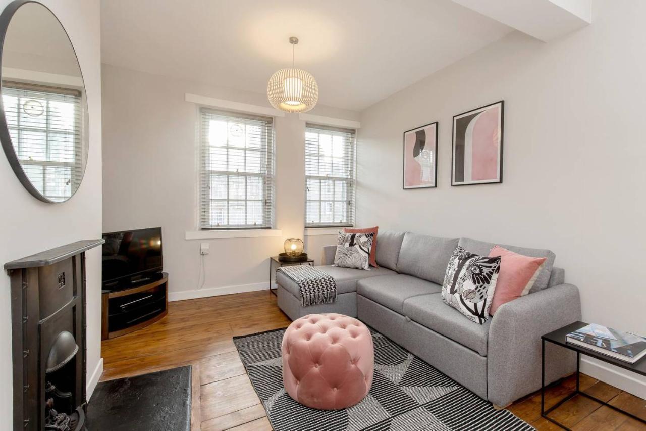 Altido Unique & Stylish Grassmarket Apt - Close To Castle Edimburgo Esterno foto